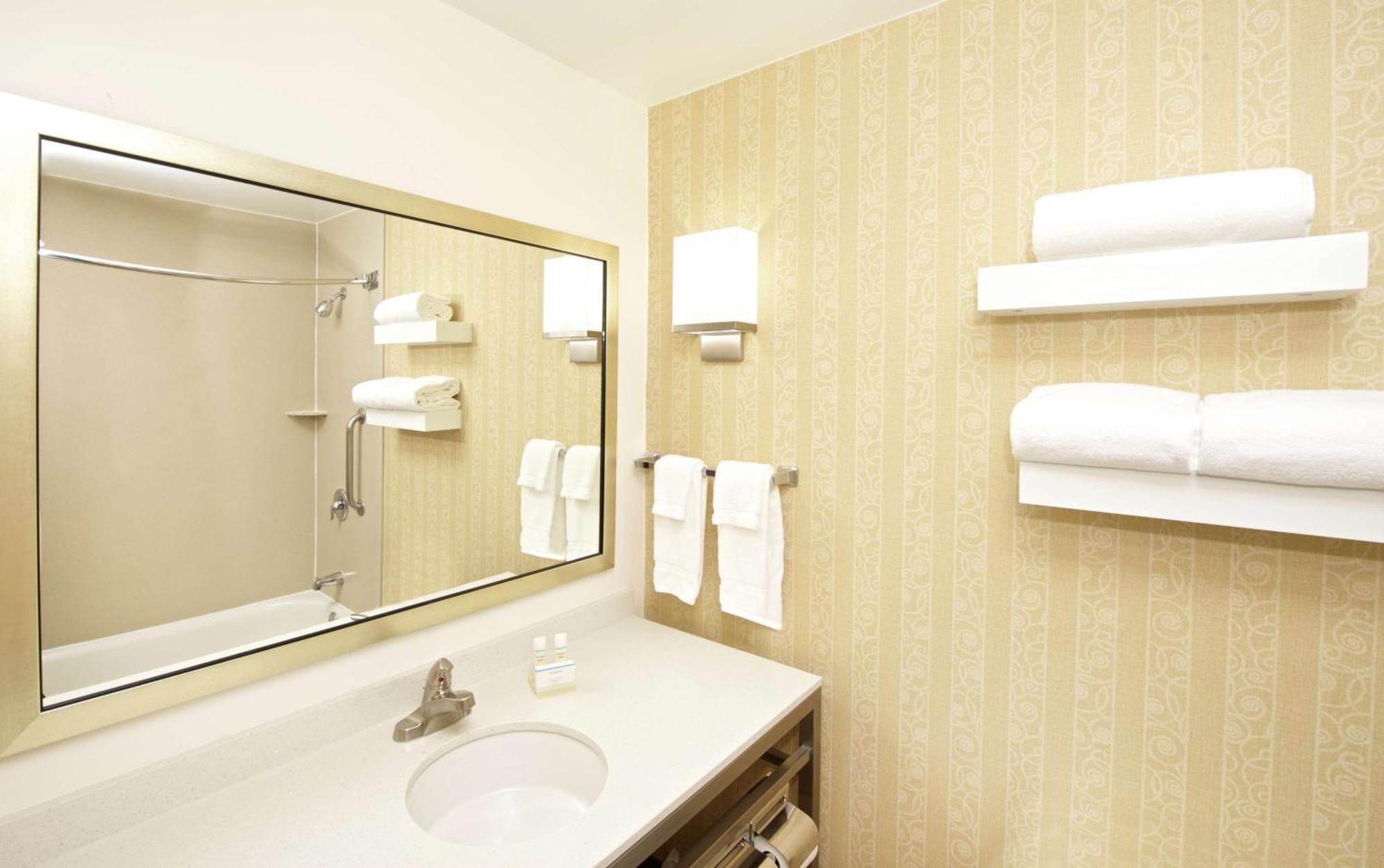 Hilton Garden Inn Seattle/Renton Exterior photo